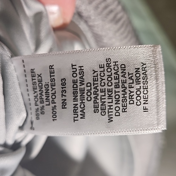 Cable & Guage NWOT Silver Sequined Top Sz SP - Picture 3 of 5